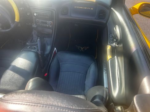 Used 2002 Chevrolet Corvette Convertible w/ Preferred Equipment Group2 RWD image 14