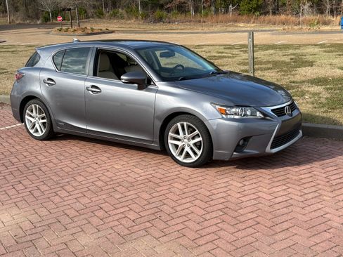 Used 2015 Lexus CT 200h image 4