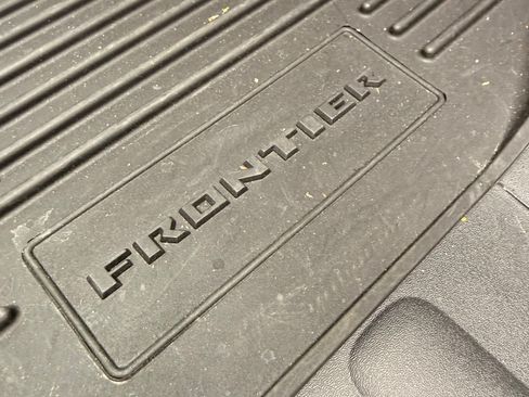 Used 2025 Nissan Frontier SV RWD image 6