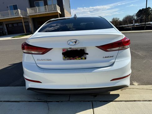 Used 2017 Hyundai Elantra Limited image 8