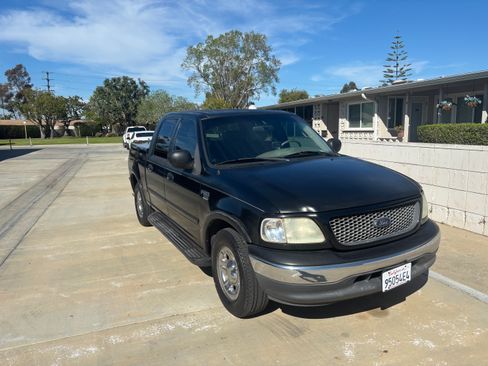 Used 2001 Ford F150 Harley-Davidson image 4