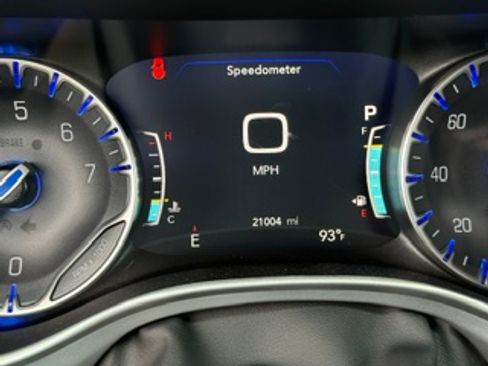 Used 2023 Chrysler Pacifica Touring-L w/ S Appearance Package FWD image 12