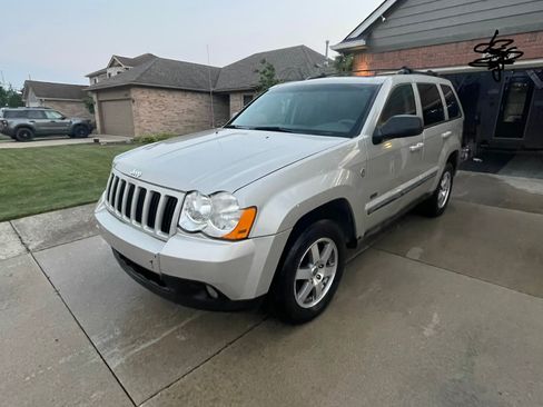 Used 2008 Jeep Grand Cherokee Laredo AWD/4WD image 2