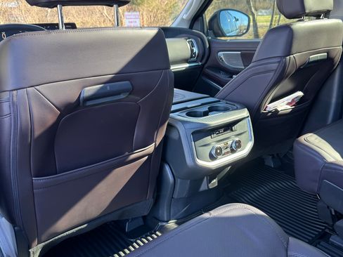 Used 2025 Ford Expedition Max Platinum w/ Platinum Ultimate Package image 8