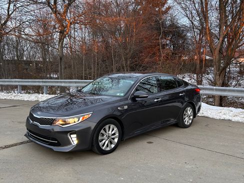 Used 2018 Kia Optima S w/ Panoramic Sunroof Package image 1