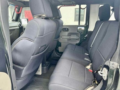 Used 2010 Jeep Wrangler Unlimited Sport image 16