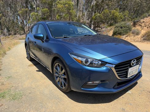Used 2018 MAZDA MAZDA3 Touring FWD image 8