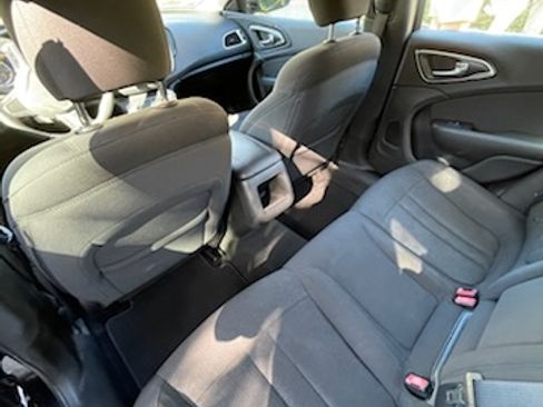 Used 2016 Chrysler 200 Limited w/ Convenience Group image 4