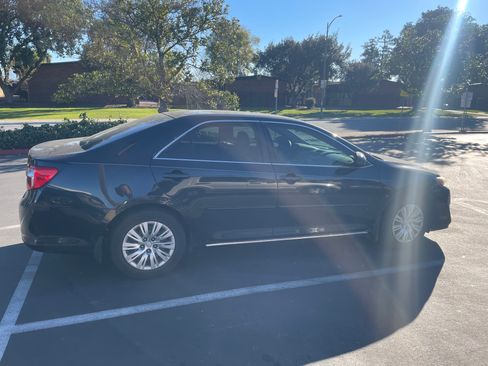 Used 2014 Toyota Camry LE image 8