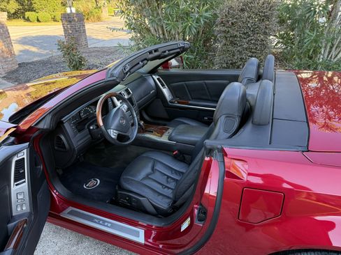 Used 2005 Cadillac XLR Convertible 2D image 26