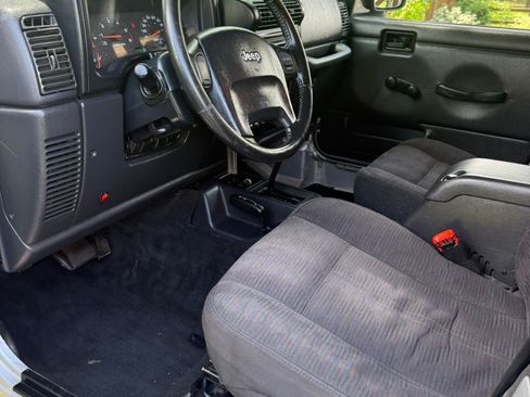 Used 2004 Jeep Wrangler X w/ Wheel Plus Group AWD/4WD image 5