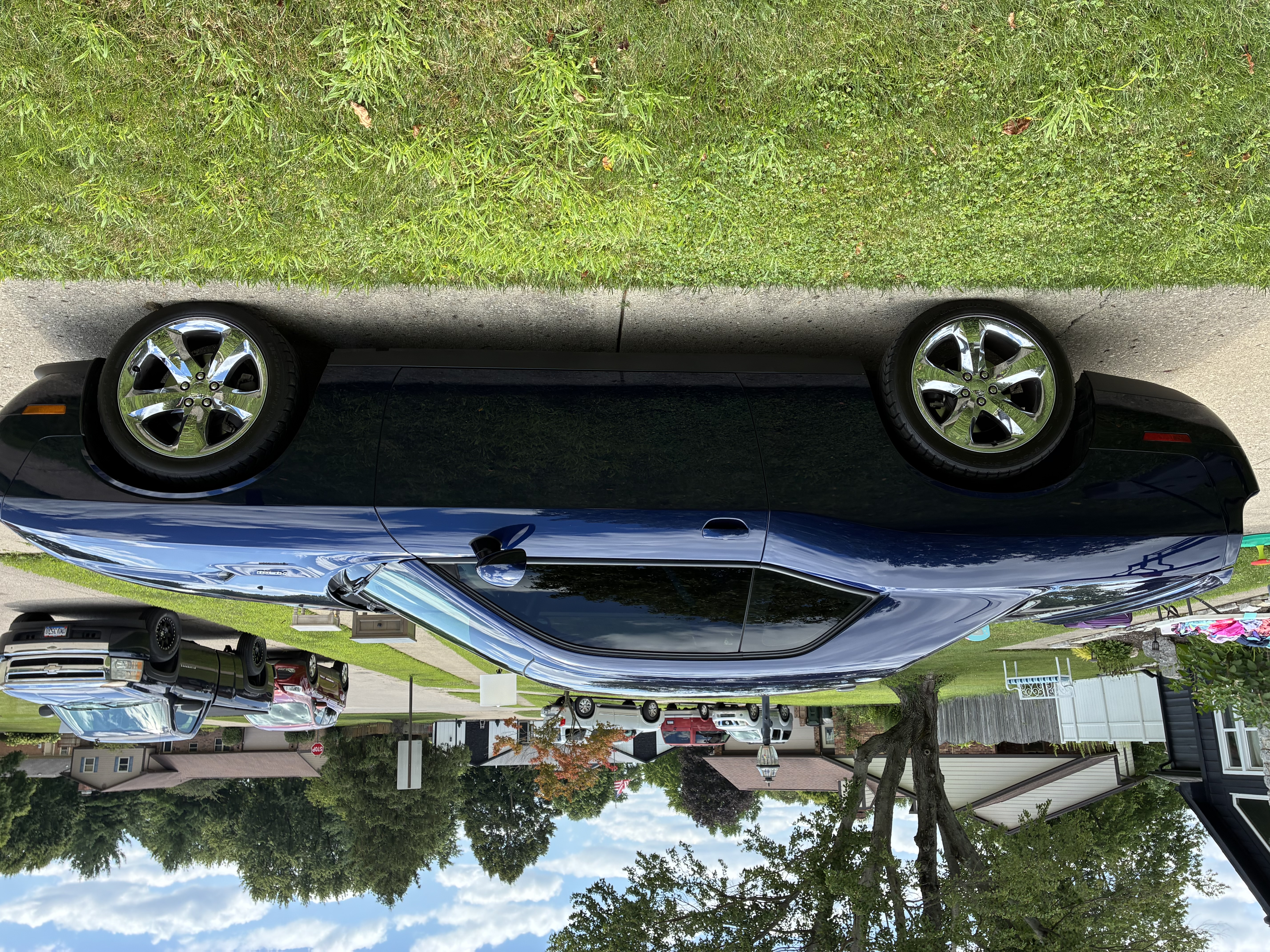 Used 2014 Dodge Challenger R/T RWD image 1