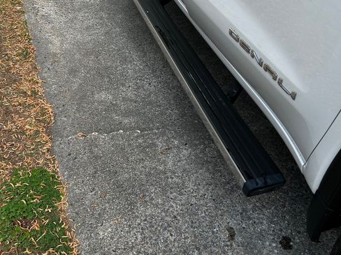 Used 2024 GMC Sierra 1500 Denali Ultimate image 9