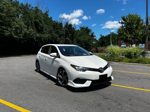 Used 2017 Toyota Corolla iM w/ Carpet Mat Package FWD image 2