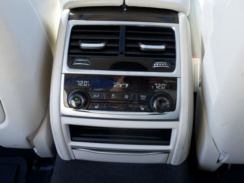 Used 2017 BMW 740i xDrive image 14