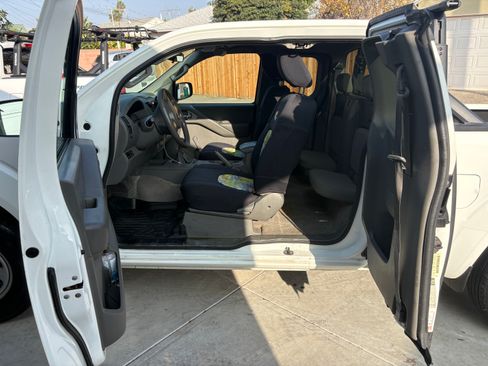 Used 2013 Nissan Frontier S w/ S Preferred Pkg image 8