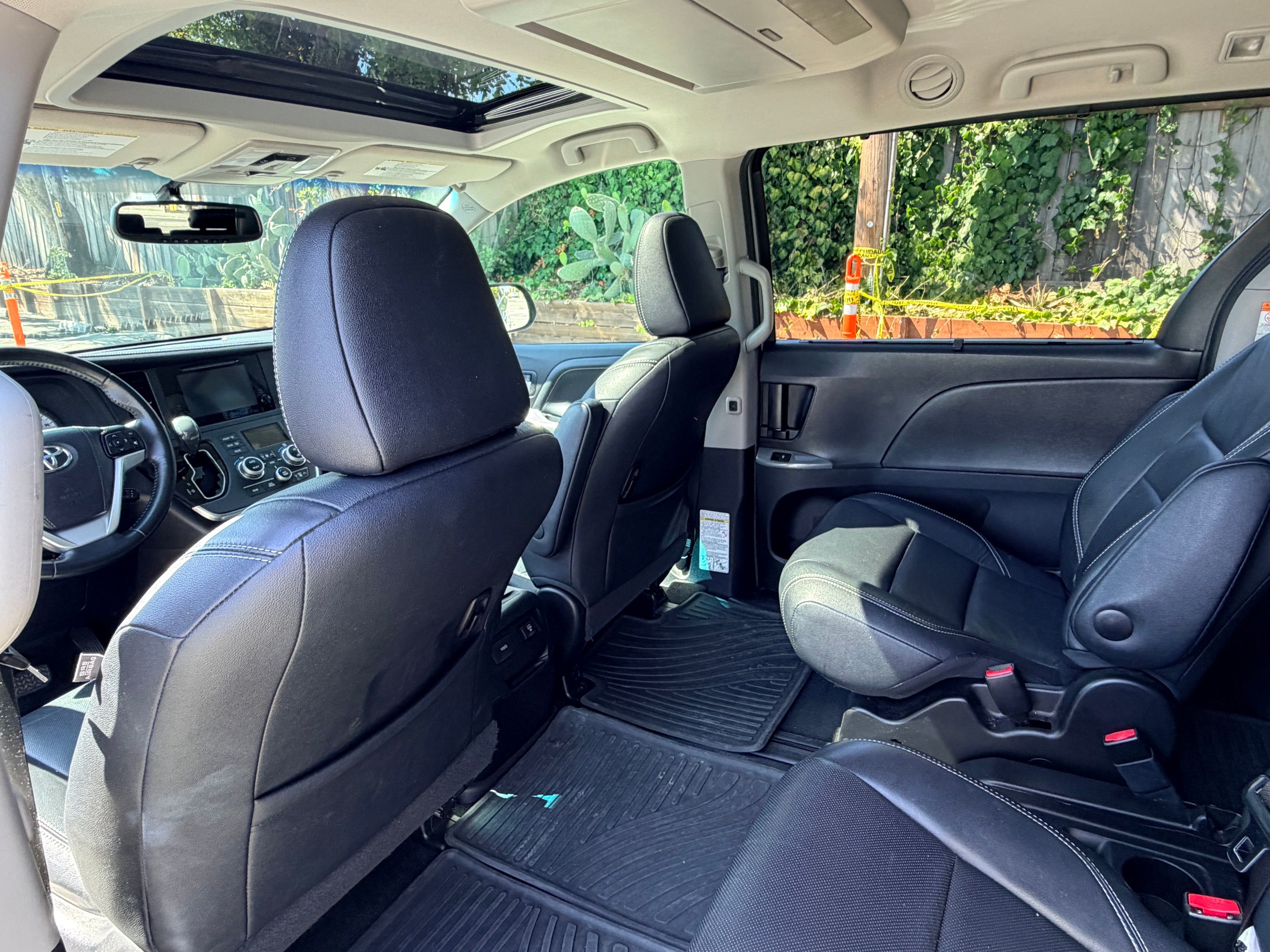 Used 2015 Toyota Sienna SE Premium FWD image 23