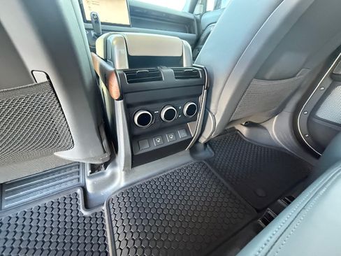 Used 2024 Land Rover Defender 130 X-Dynamic SE image 11