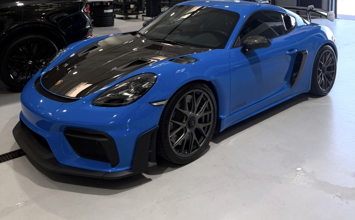 Used 2025 Porsche 718 Cayman GT4 RS RWD image 1