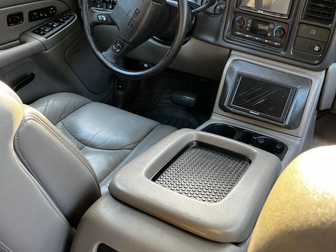 Used 2004 GMC Yukon SLT w/ 1SD Preferred Equipment Group image 6