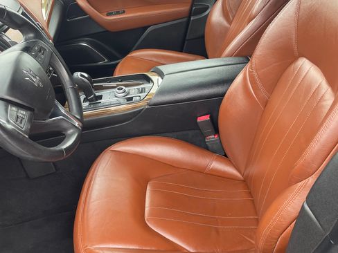 Used 2017 Maserati Levante image 19