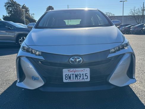 Used 2021 Toyota Prius Prime XLE image 4