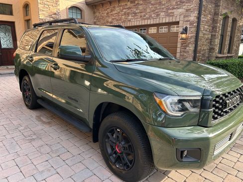 Used 2020 Toyota Sequoia 4WD image 2