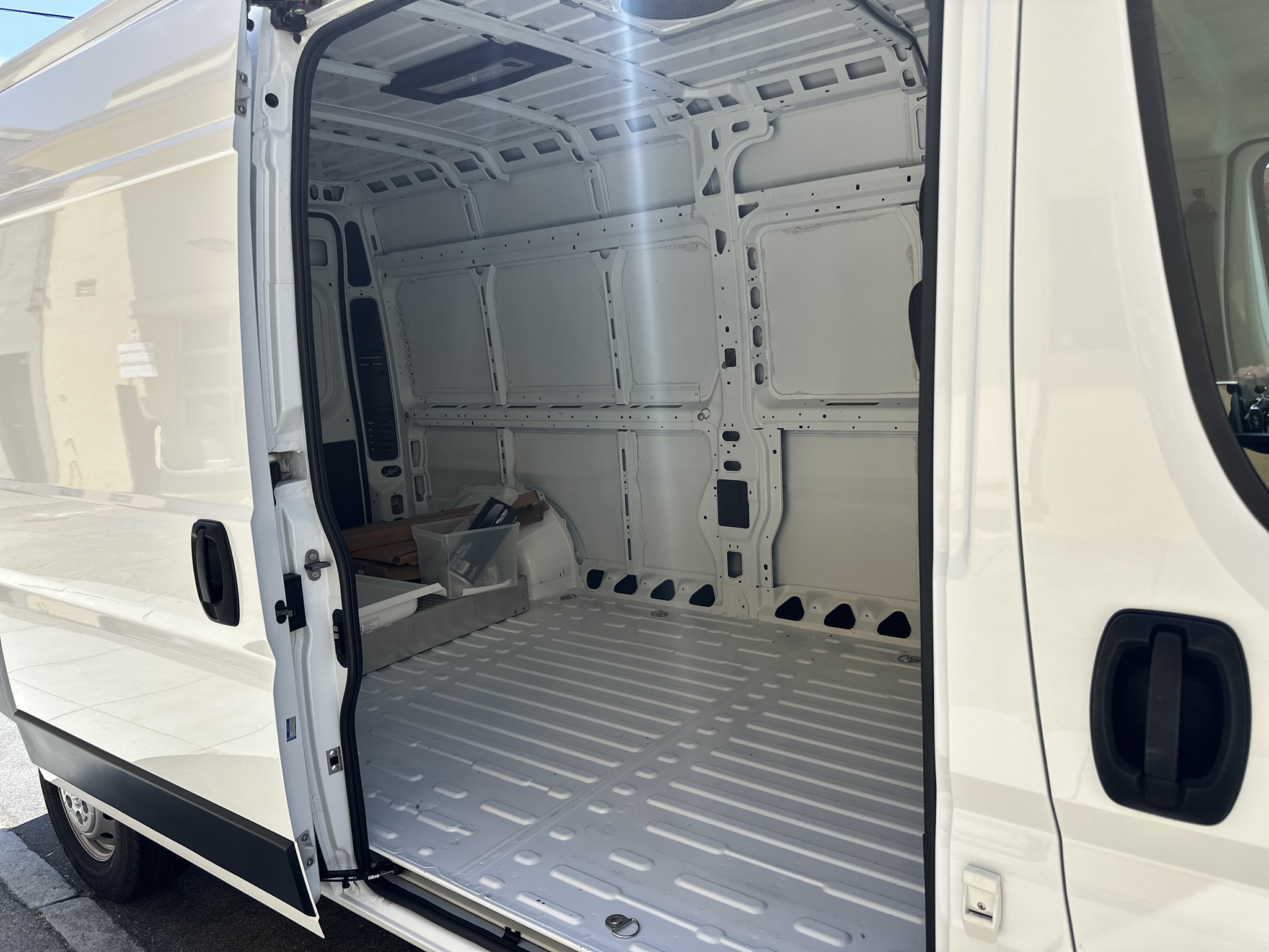Used 2022 RAM ProMaster 2500 w/ Interior LED Lighting Group FWD image 19