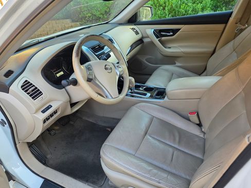 Used 2013 Nissan Altima 2.5 SL w/ Technology Pkg image 9