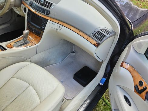 Used 2006 Mercedes-Benz E 350 4MATIC Sedan image 10