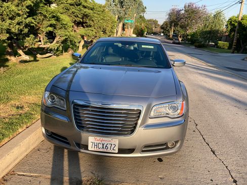 Used 2014 Chrysler 300 C image 1
