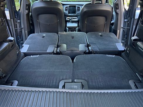 Used 2018 Volvo XC90 T5 Momentum w/ Convenience Package image 9