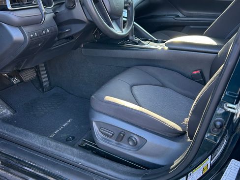 Used 2019 Toyota Camry LE image 2