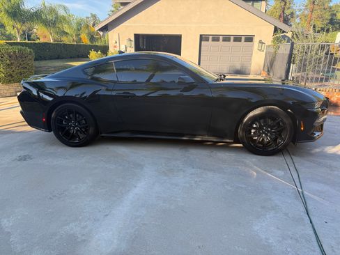 Used 2025 Ford Mustang Coupe image 6