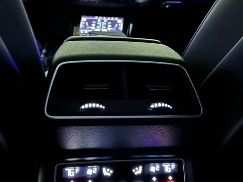 Used 2021 Audi e-tron Prestige w/ Prestige Package image 29