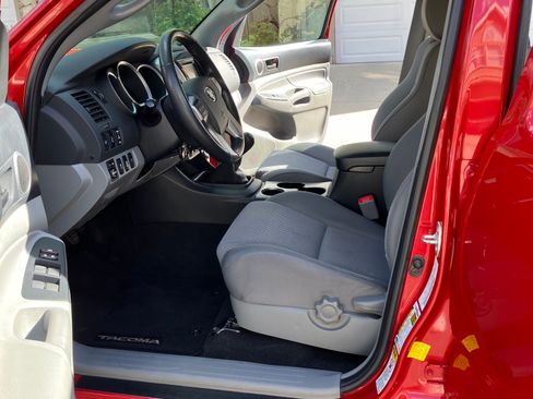 Used 2013 Toyota Tacoma 4x4 Double Cab w/ TRD Off-Road Pkg image 6