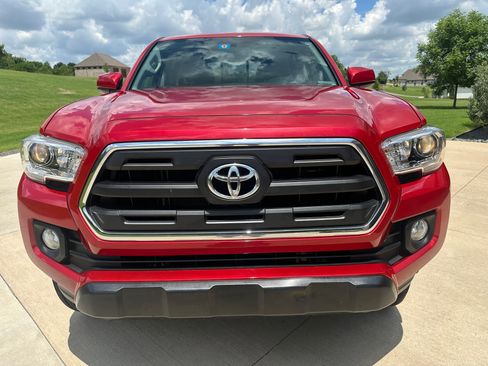 Used 2017 Toyota Tacoma SR5 w/ Tow Package RWD image 1