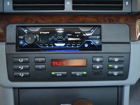 Used 2004 BMW 325i Sedan RWD image 18