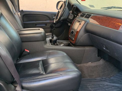 Used 2012 Chevrolet Suburban LT image 5