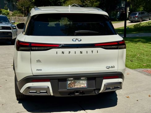 Used 2025 INFINITI QX60 Sensory w/ Vision Package AWD/4WD image 4