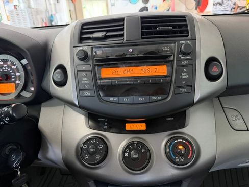 Used 2008 Toyota RAV4 2WD w/ 3rd Row image 10