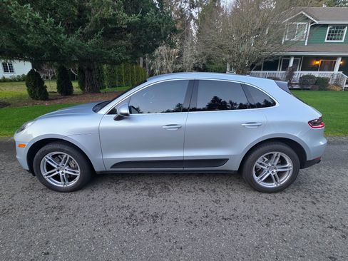 Used 2017 Porsche Macan S image 2