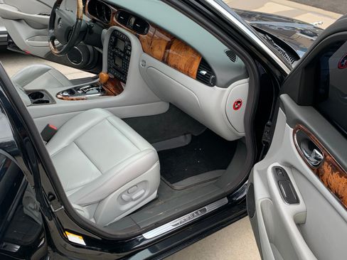 Used 2004 Jaguar XJ8 RWD image 9
