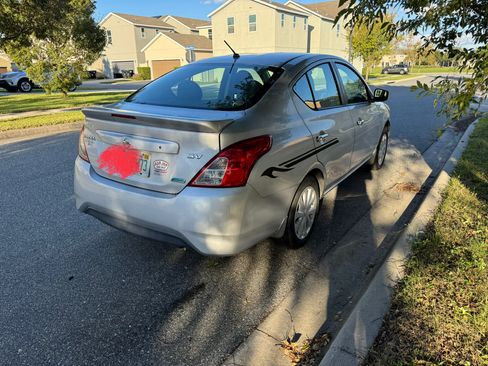 Used 2015 Nissan Versa SV image 5
