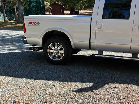 Used 2010 Ford F250 Lariat image 23