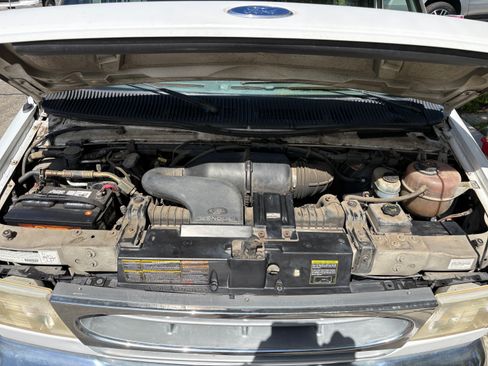Used 1999 Ford E-350 and Econoline 350 Club Wagon RWD image 6
