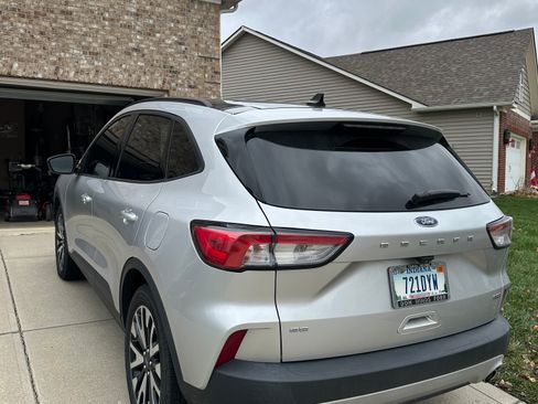 Used 2020 Ford Escape SE Sport image 2