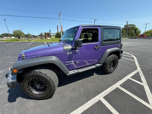 Used 2017 Jeep Wrangler Sport w/ Quick Order Package 23S AWD/4WD image 4
