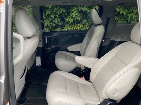 Used 2015 Toyota Sienna Limited image 6