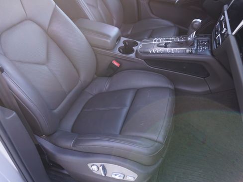 Used 2019 Porsche Macan S image 28